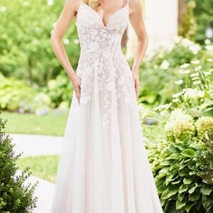 Romantic Lace A-Line Bridal Gown in Ivory